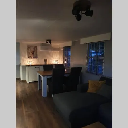 샬레 Vazonics Valkenbosch 76 *